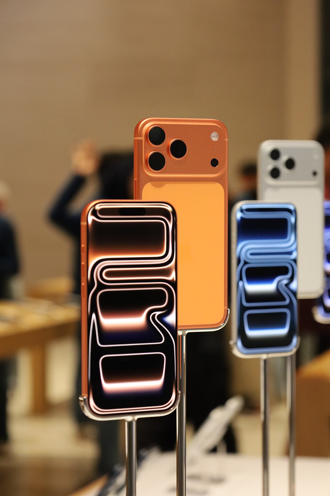 iPhone 17 — заряд берегут яркостью и фоном, не закрытием всех приложений