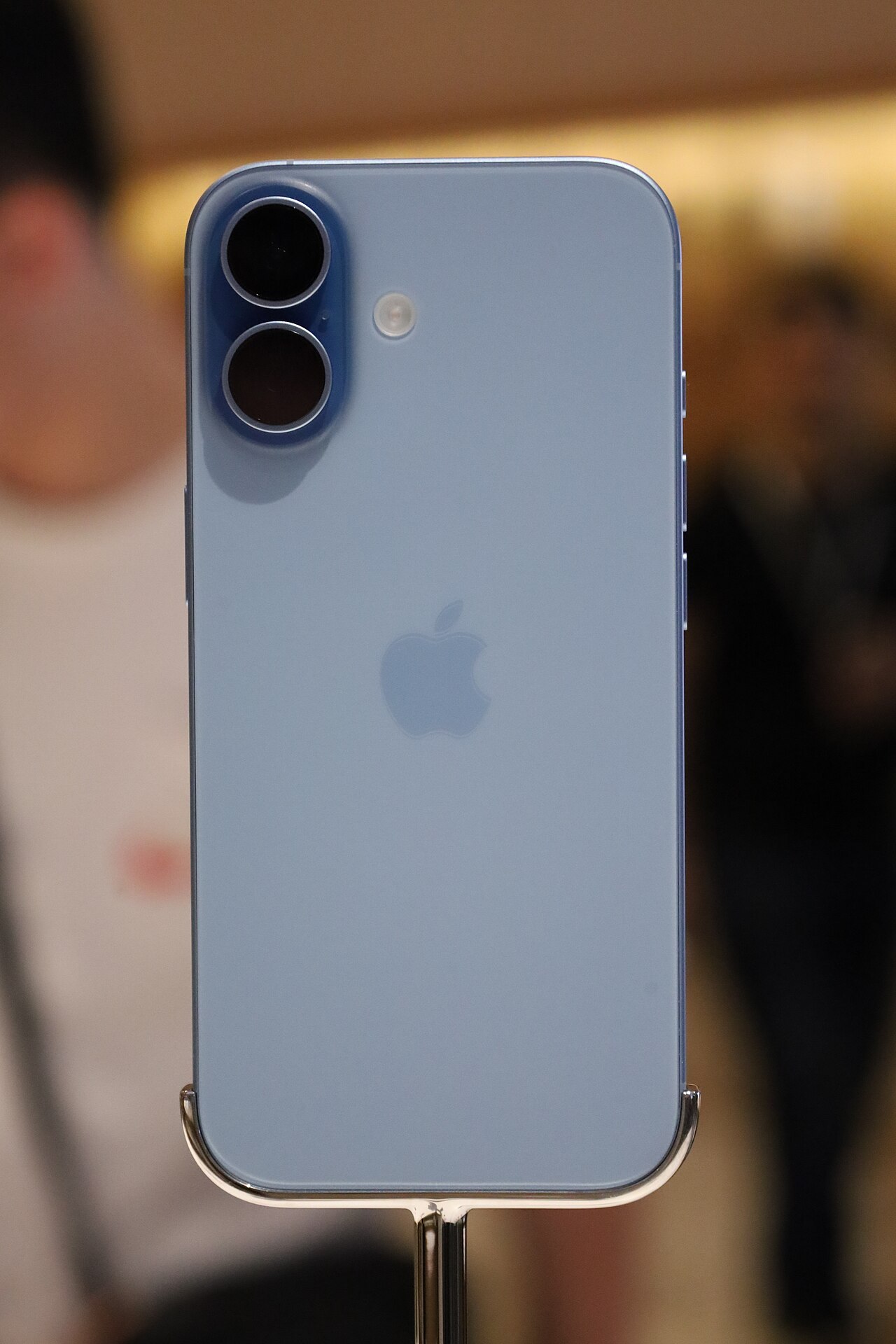 iPhone, на который настраивают iCloud после покупки