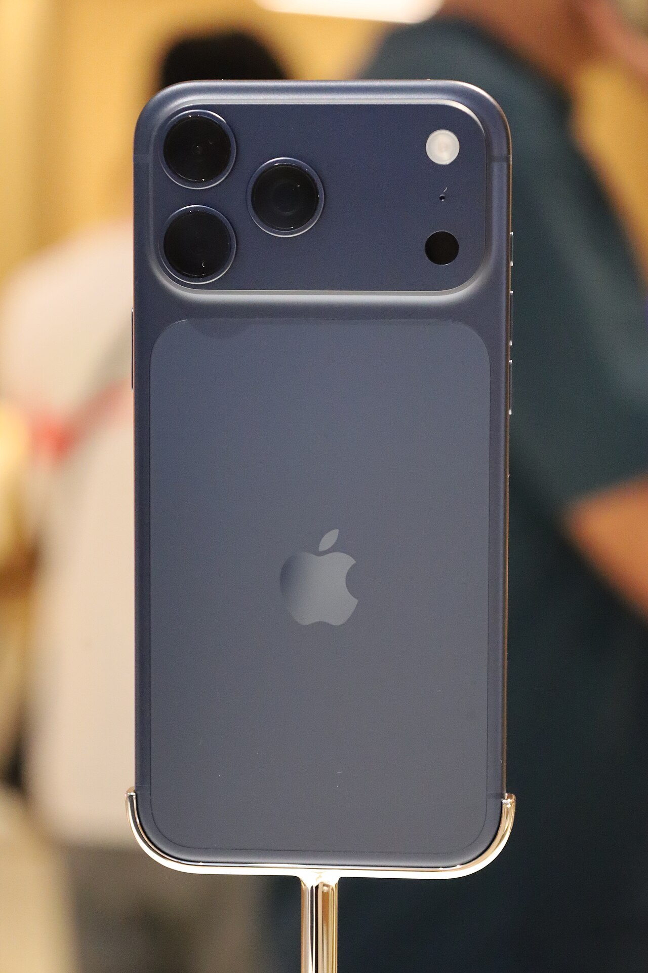 iPhone 17 Pro Max — батарею проверяют в настройках, не «на глаз»