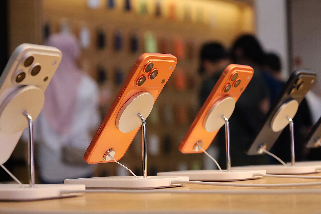 Актуальные iPhone на витрине — новую модель выбирают после оценки старой